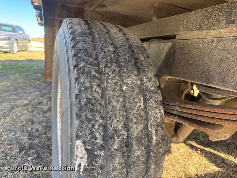 image for item ET1598 2010 Dodge RAM 2500 flatbed pickup truck