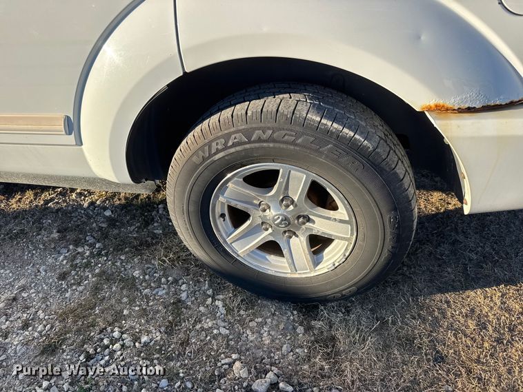 image for item ET1602 2005 Dodge Durango SUV