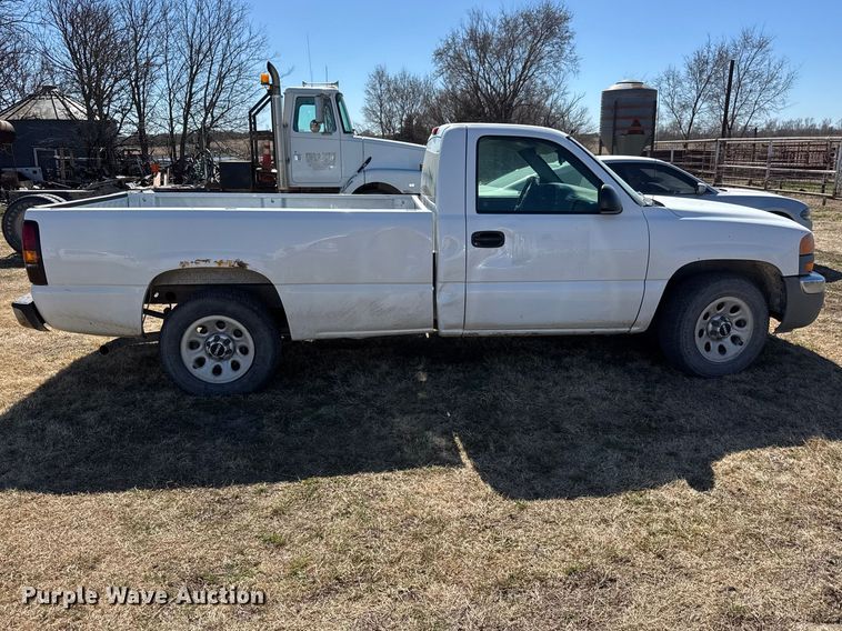 image for item ET1603 2006 GMC Sierra 1500 pickup truck