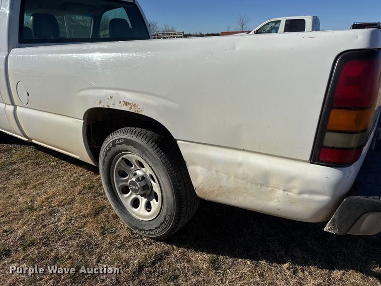 image for item ET1603 2006 GMC Sierra 1500 pickup truck