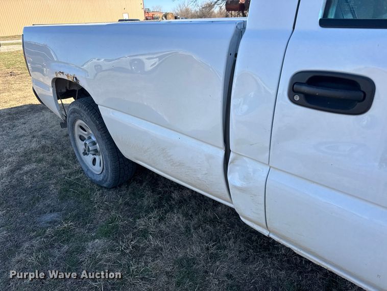 image for item ET1603 2006 GMC Sierra 1500 pickup truck