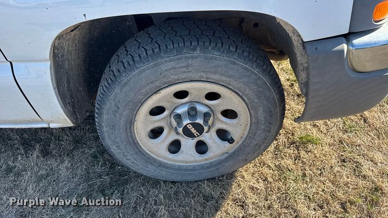 image for item ET1603 2006 GMC Sierra 1500 pickup truck