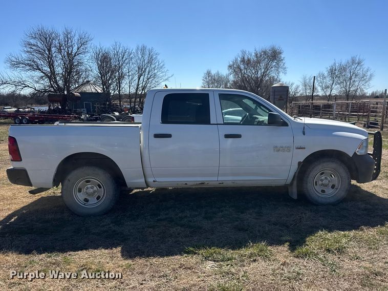 image for item ET1604 2013 RAM 1500 Crew Cab pickup truck