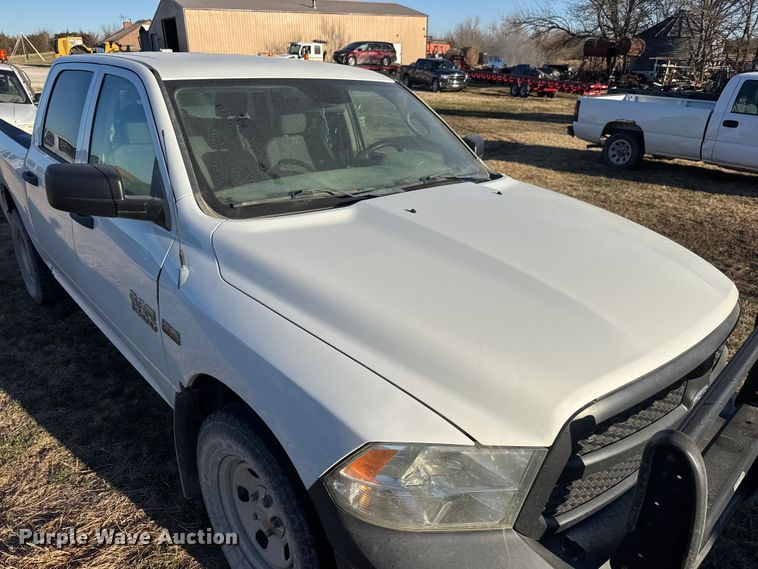 image for item ET1604 2013 RAM 1500 Crew Cab pickup truck