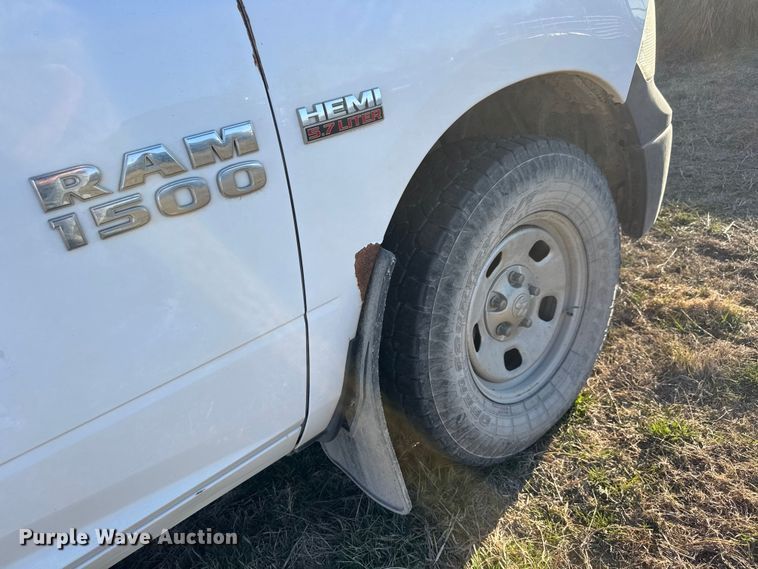 image for item ET1604 2013 RAM 1500 Crew Cab pickup truck