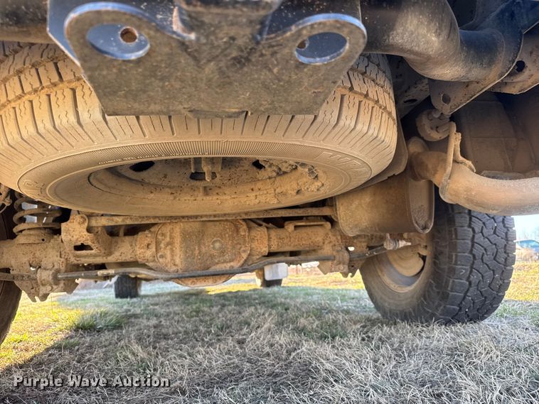 image for item ET1604 2013 RAM 1500 Crew Cab pickup truck