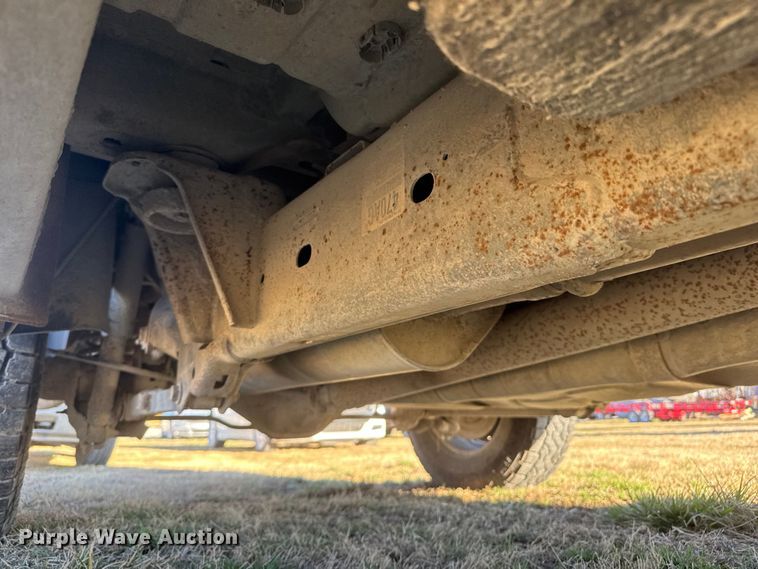 image for item ET1604 2013 RAM 1500 Crew Cab pickup truck