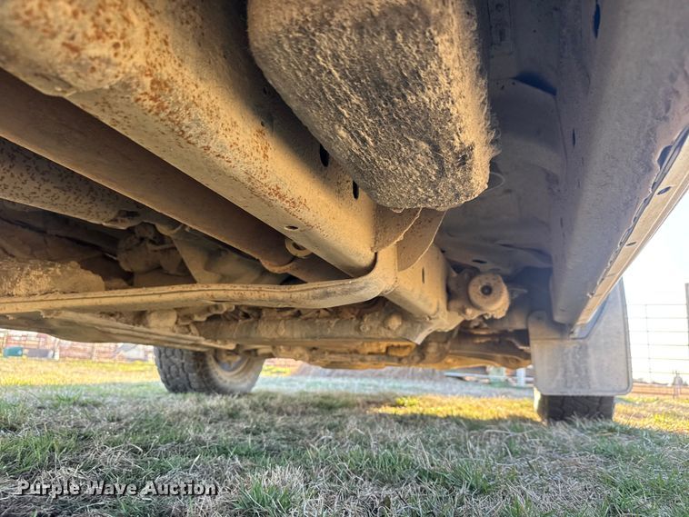 image for item ET1604 2013 RAM 1500 Crew Cab pickup truck