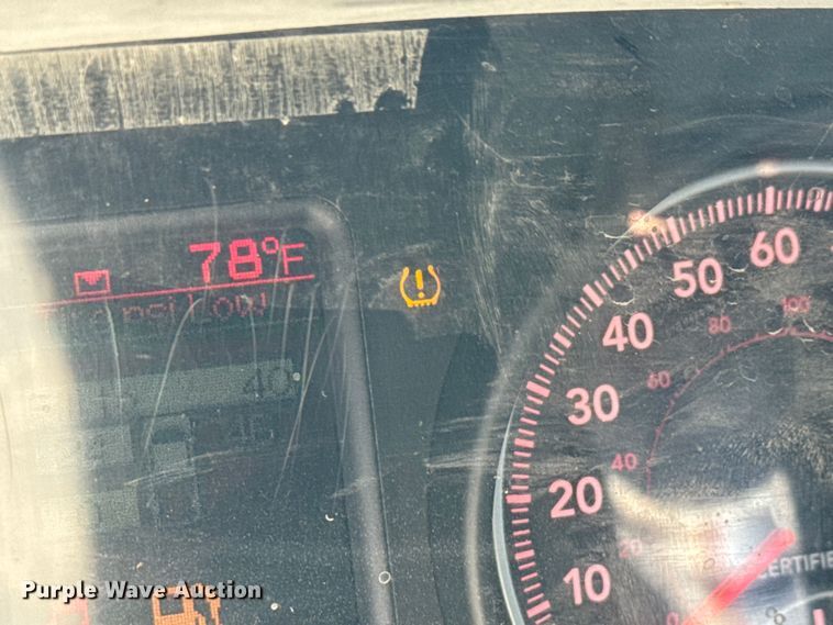 image for item ET1604 2013 RAM 1500 Crew Cab pickup truck