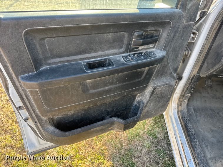 image for item ET1604 2013 RAM 1500 Crew Cab pickup truck