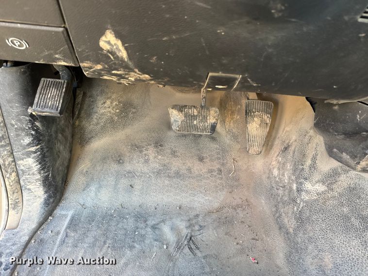 image for item ET1604 2013 RAM 1500 Crew Cab pickup truck