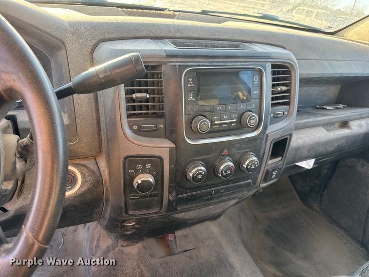 image for item ET1604 2013 RAM 1500 Crew Cab pickup truck