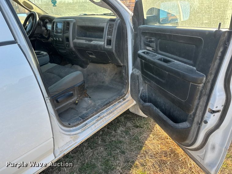 image for item ET1604 2013 RAM 1500 Crew Cab pickup truck