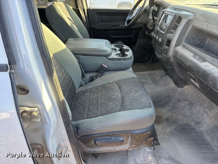 image for item ET1604 2013 RAM 1500 Crew Cab pickup truck