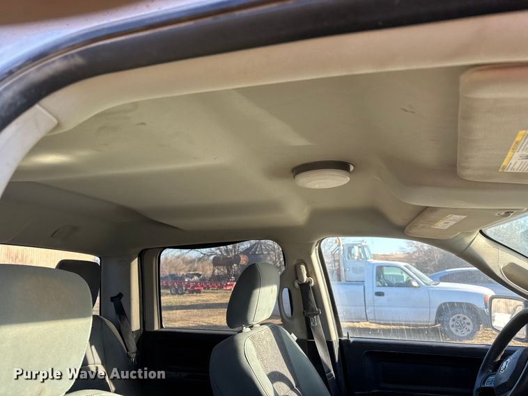 image for item ET1604 2013 RAM 1500 Crew Cab pickup truck