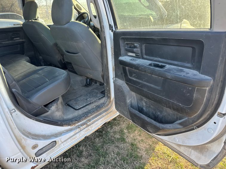 image for item ET1604 2013 RAM 1500 Crew Cab pickup truck