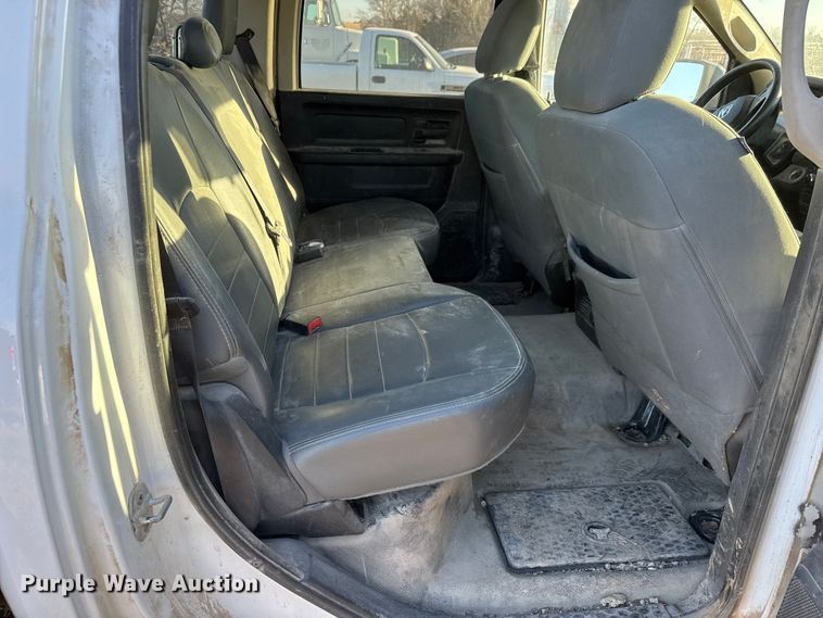 image for item ET1604 2013 RAM 1500 Crew Cab pickup truck