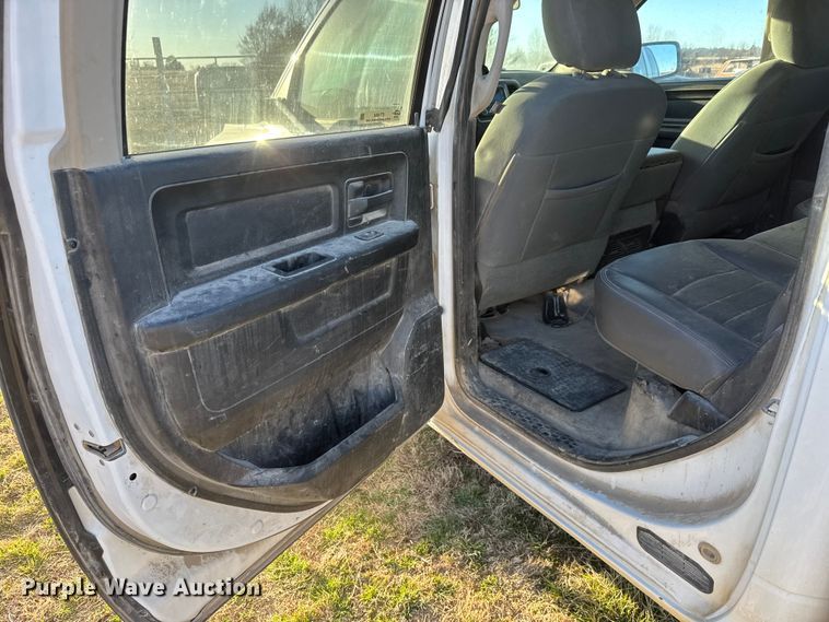 image for item ET1604 2013 RAM 1500 Crew Cab pickup truck