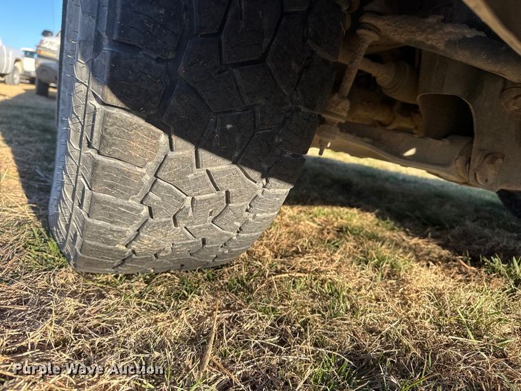 image for item ET1604 2013 RAM 1500 Crew Cab pickup truck