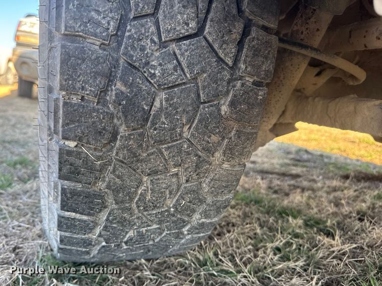 image for item ET1604 2013 RAM 1500 Crew Cab pickup truck