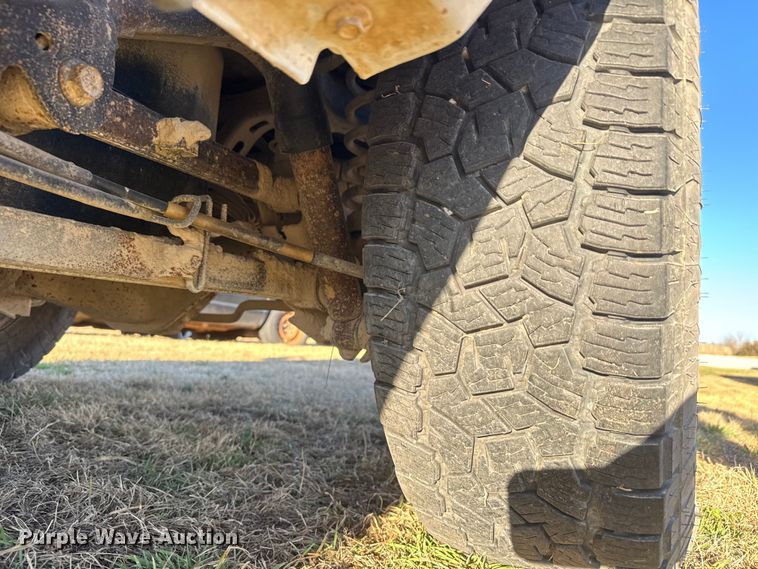 image for item ET1604 2013 RAM 1500 Crew Cab pickup truck