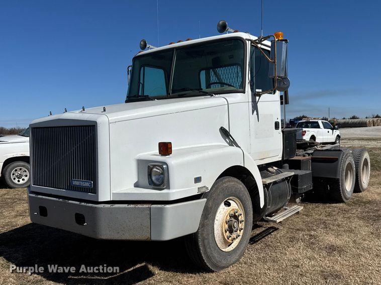 image for item ET1606 1994 GMC WG semi truck