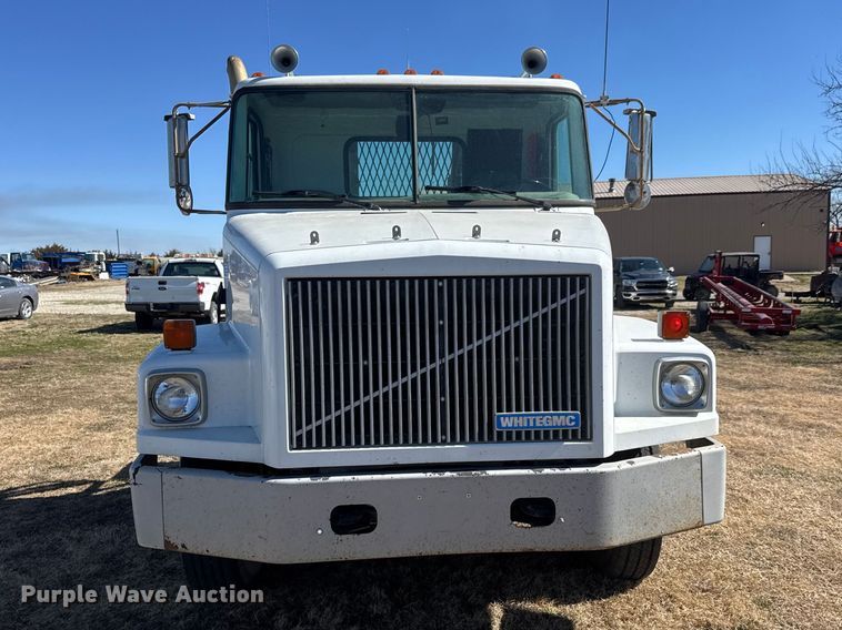 image for item ET1606 1994 GMC WG semi truck