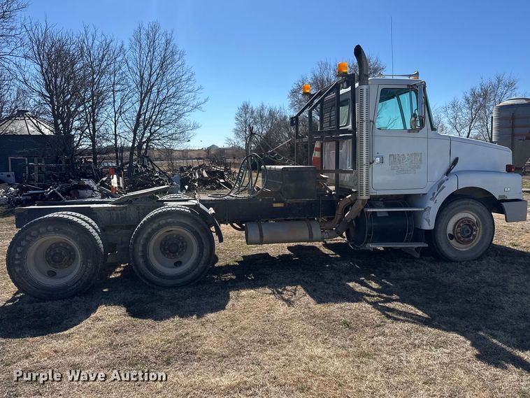 image for item ET1606 1994 GMC WG semi truck