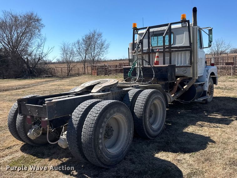 image for item ET1606 1994 GMC WG semi truck