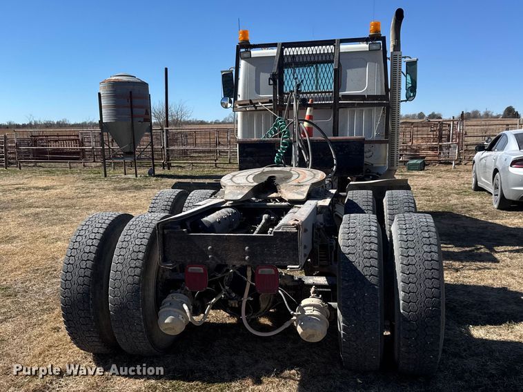 image for item ET1606 1994 GMC WG semi truck