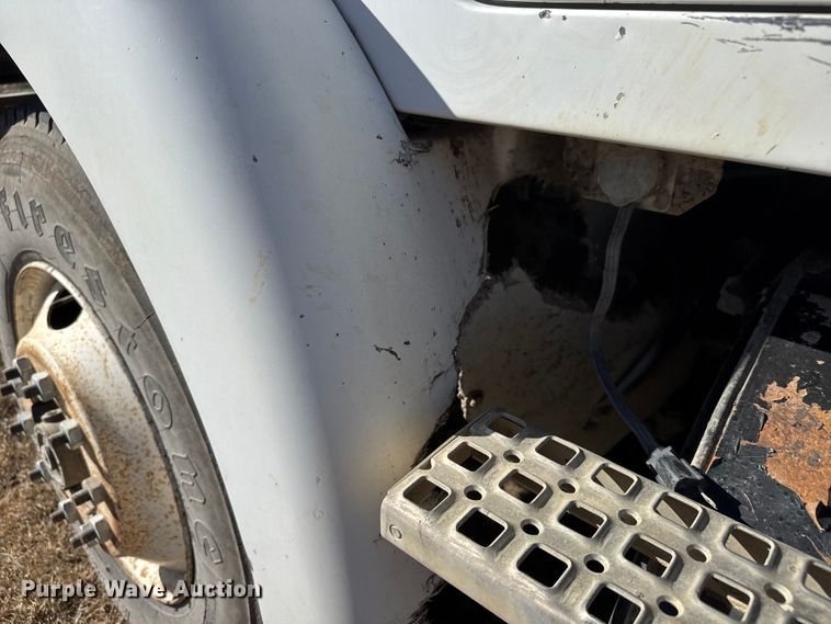 image for item ET1606 1994 GMC WG semi truck