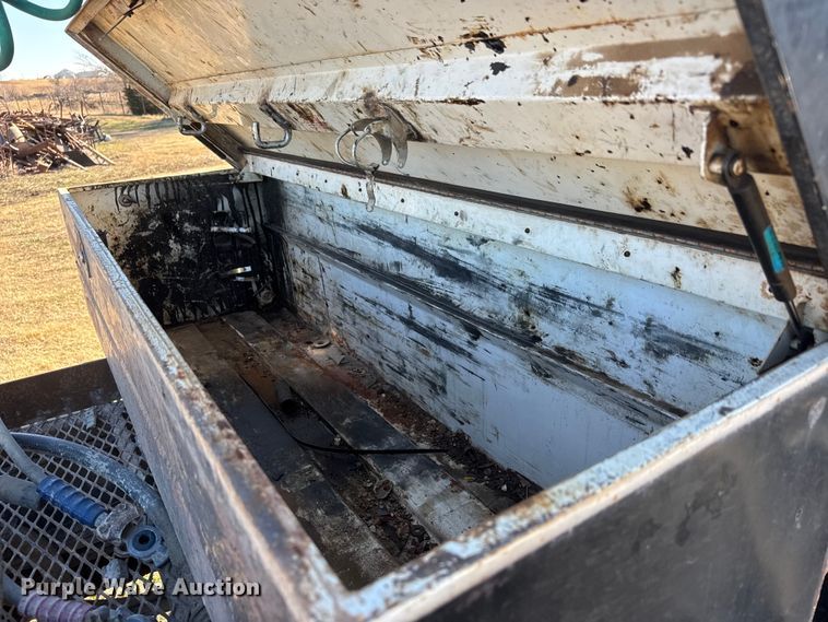 image for item ET1606 1994 GMC WG semi truck