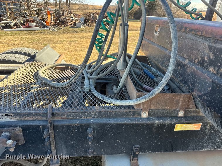 image for item ET1606 1994 GMC WG semi truck