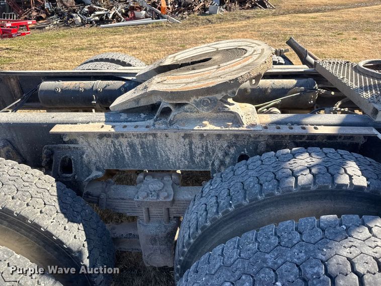 image for item ET1606 1994 GMC WG semi truck