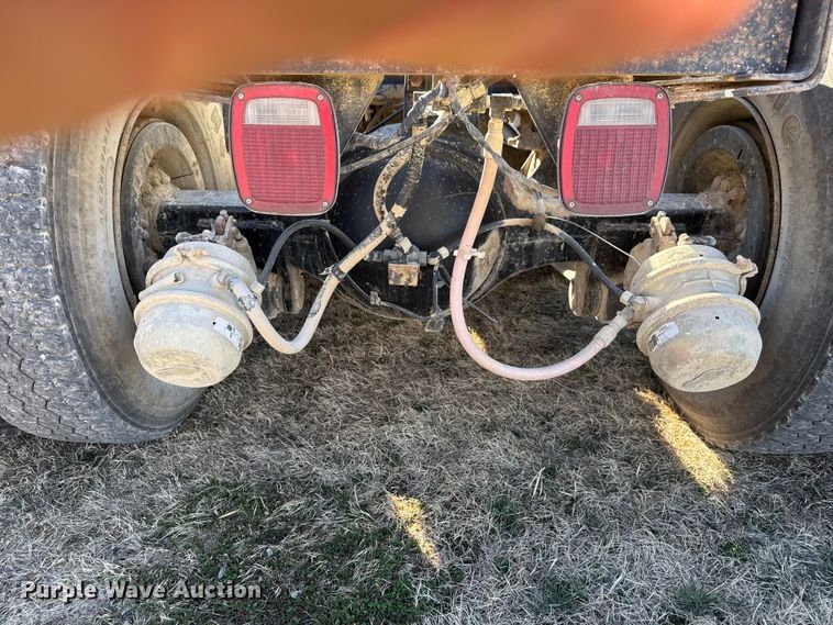 image for item ET1606 1994 GMC WG semi truck