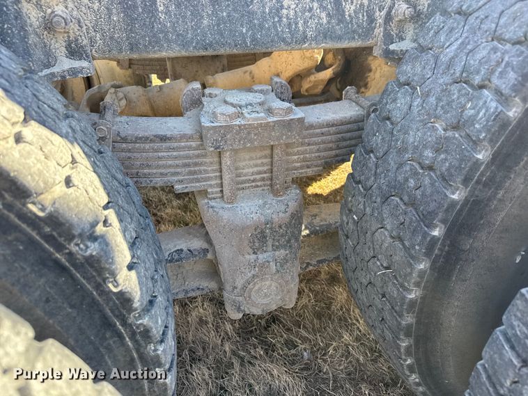 image for item ET1606 1994 GMC WG semi truck