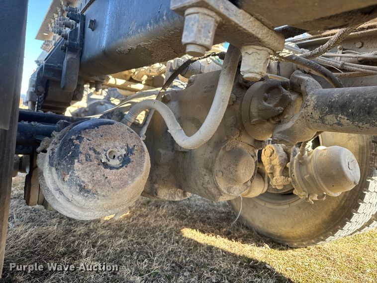 image for item ET1606 1994 GMC WG semi truck