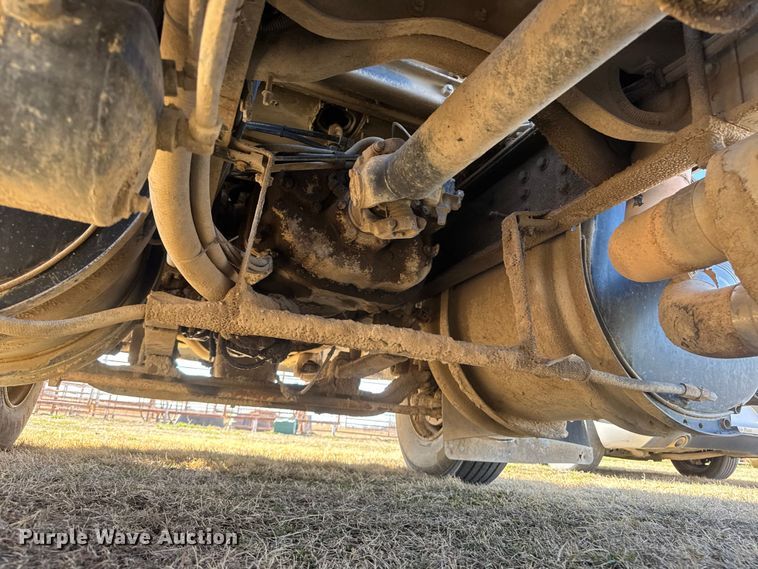 image for item ET1606 1994 GMC WG semi truck