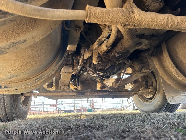 image for item ET1606 1994 GMC WG semi truck