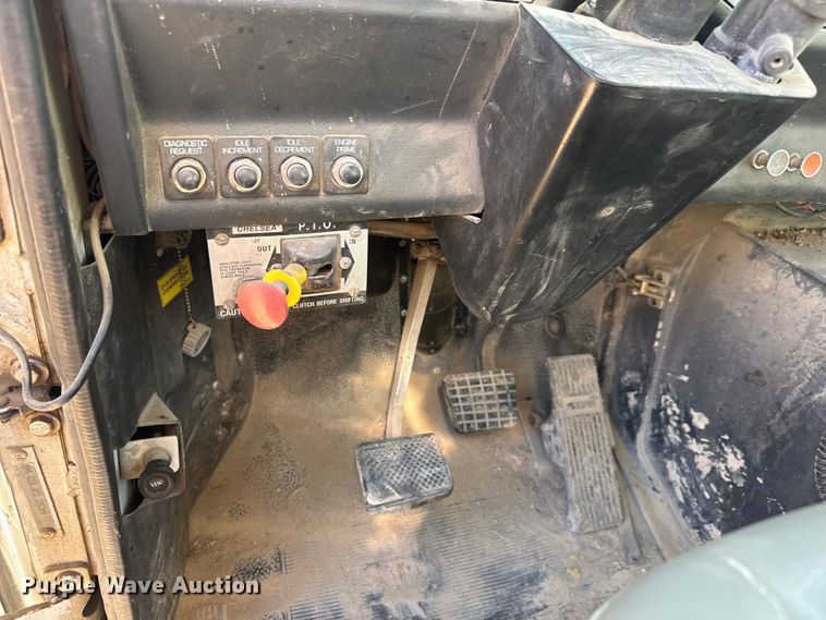 image for item ET1606 1994 GMC WG semi truck