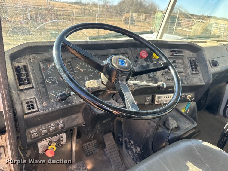 image for item ET1606 1994 GMC WG semi truck