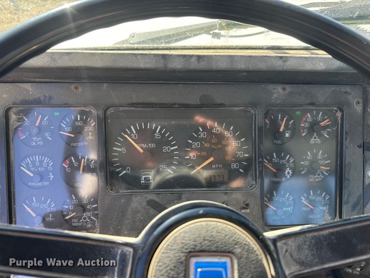 image for item ET1606 1994 GMC WG semi truck