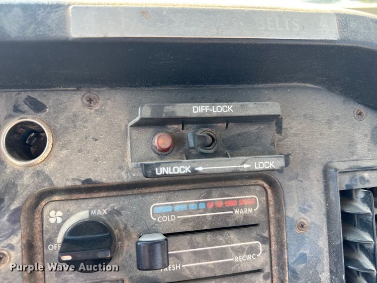 image for item ET1606 1994 GMC WG semi truck