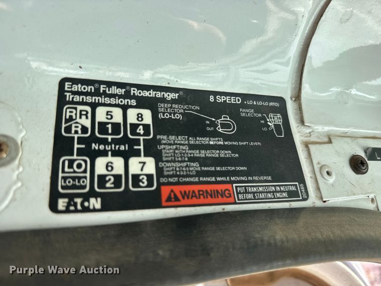 image for item ET1606 1994 GMC WG semi truck