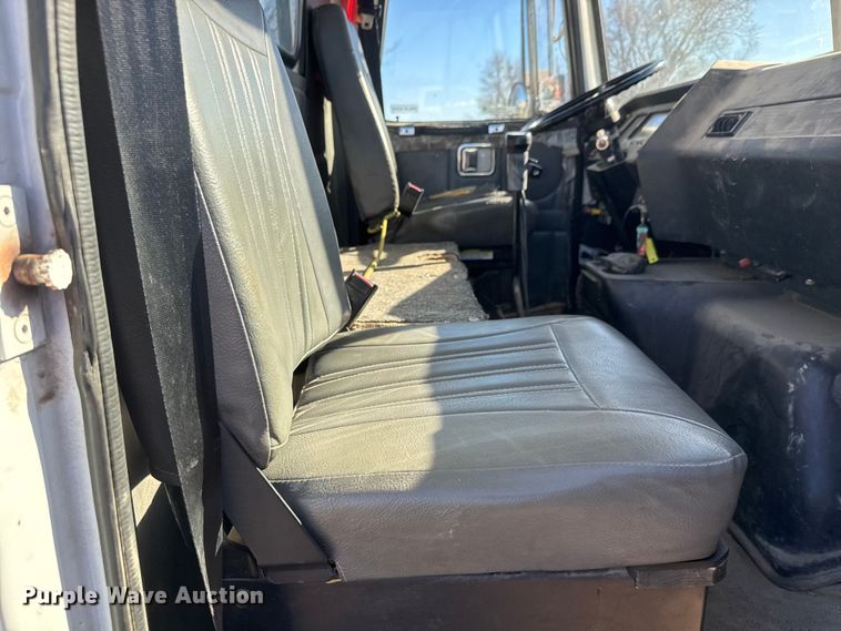 image for item ET1606 1994 GMC WG semi truck