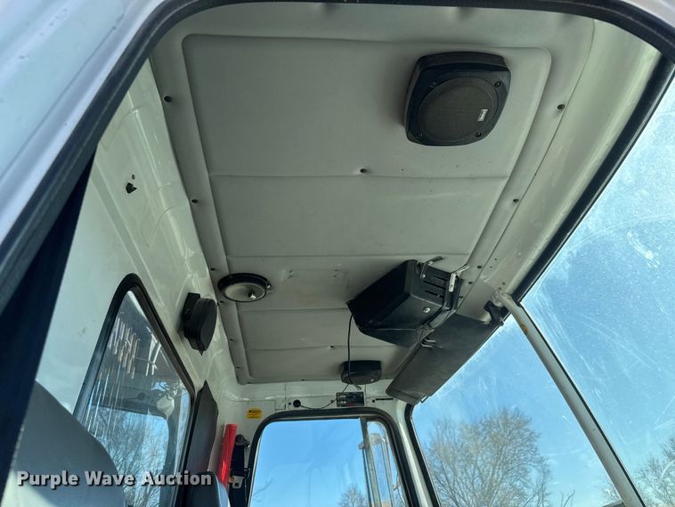 image for item ET1606 1994 GMC WG semi truck