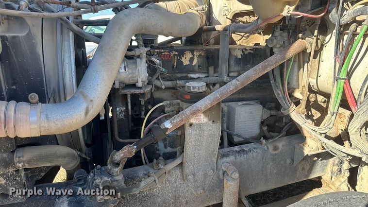 image for item ET1606 1994 GMC WG semi truck