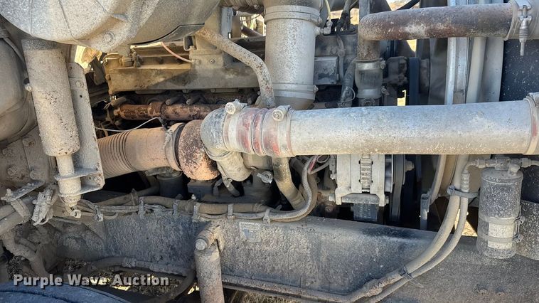 image for item ET1606 1994 GMC WG semi truck