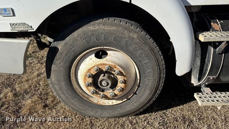 image for item ET1606 1994 GMC WG semi truck