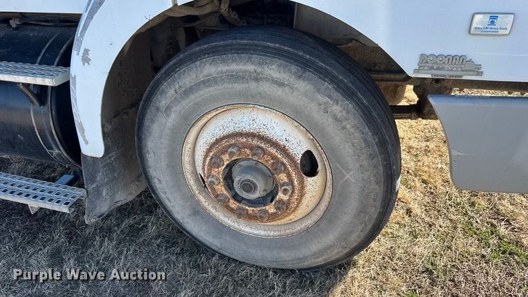 image for item ET1606 1994 GMC WG semi truck